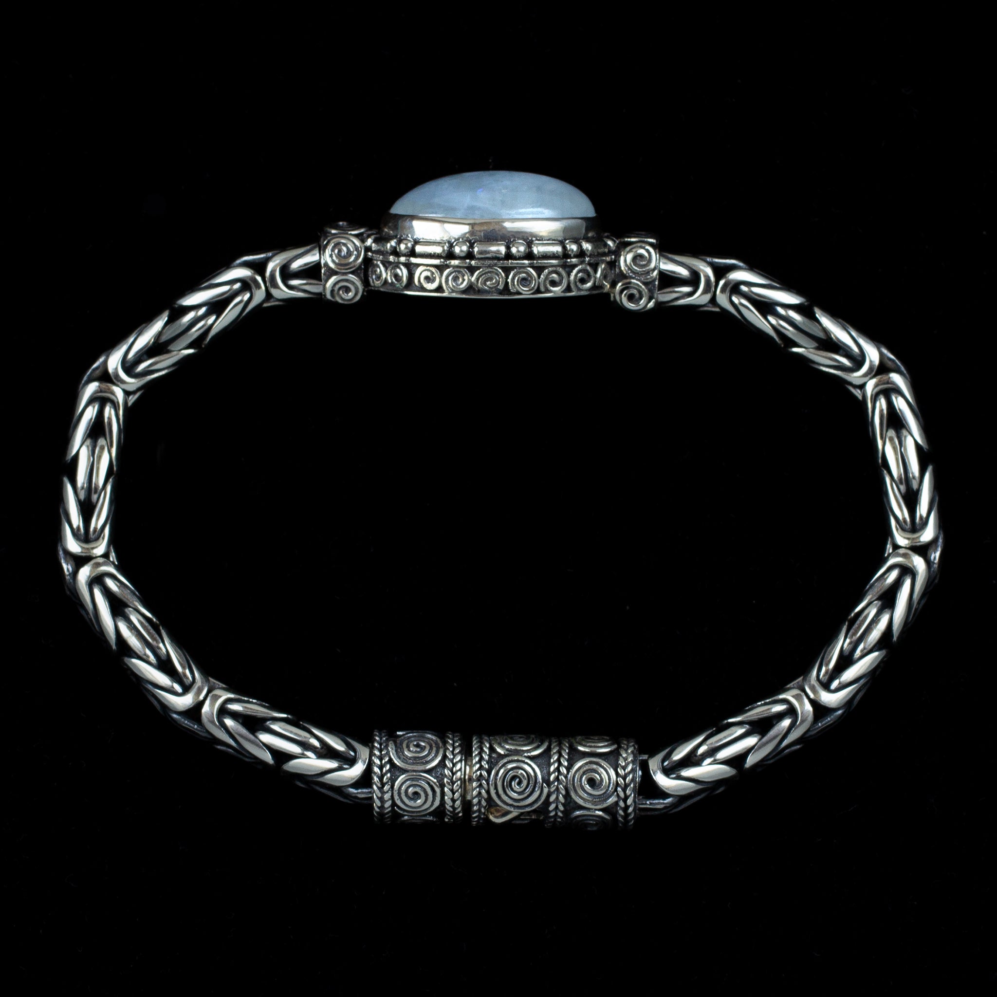 Bracciale In Argento Con Moonstone Arcobaleno Ovale: Gioiello Artigianale Indiano Regolabile (6.5-8 Pollici)